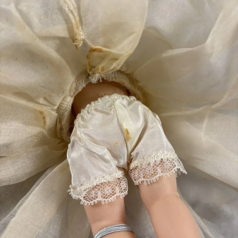 Vintage 1980s Madame Alexander Storyland / Miniature Showcase Bride Doll 435 8